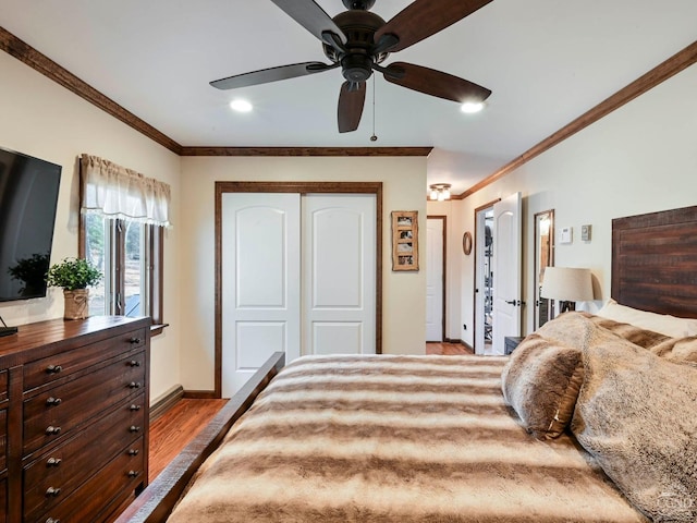 bedroom with a closet, ceiling fan, crown molding, and light wood-type flooring