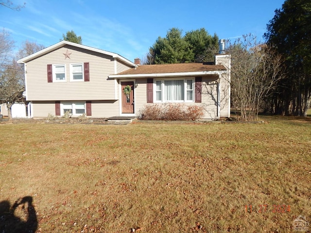 split level home with a front lawn