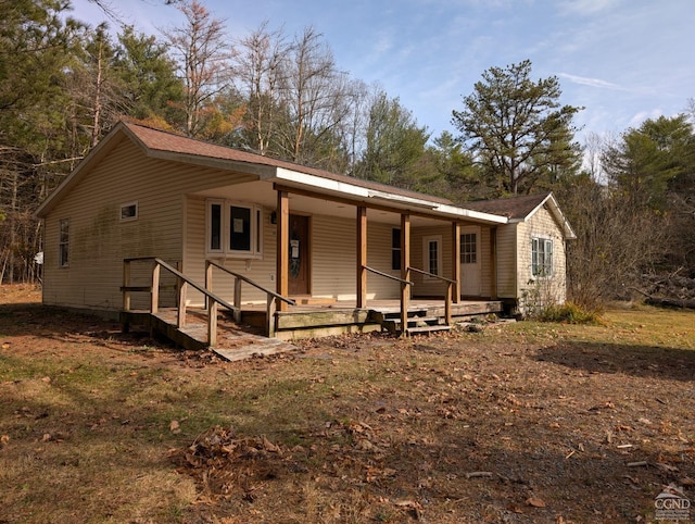 view of front of property featuring a porch