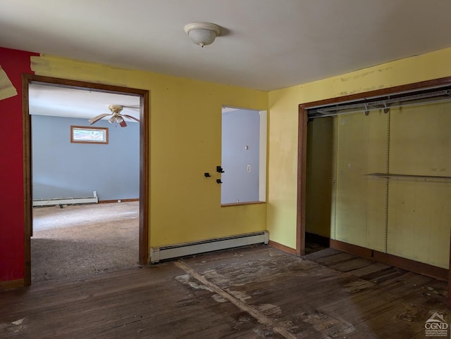 foyer entrance featuring dark hardwood / wood-style floors, ceiling fan, and a baseboard radiator