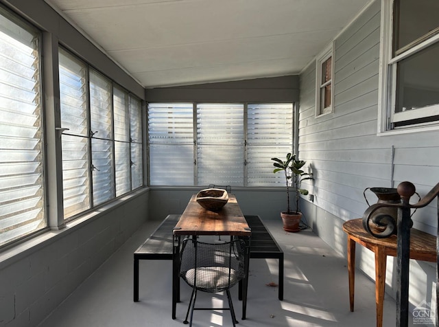 sunroom with a healthy amount of sunlight and lofted ceiling