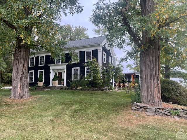 colonial home with a front yard