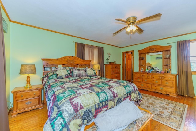 bedroom featuring light hardwood / wood-style flooring, ceiling fan, and crown molding