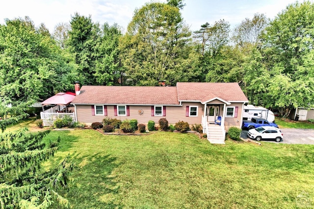 single story home featuring a front yard