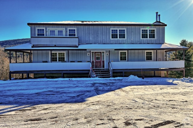 view of front of home with covered porch