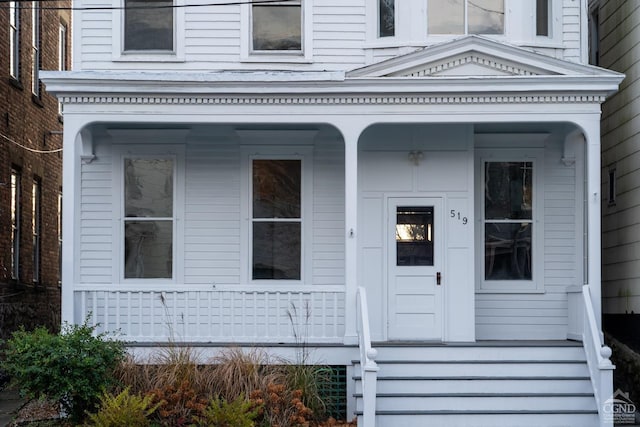 entrance to property featuring a porch