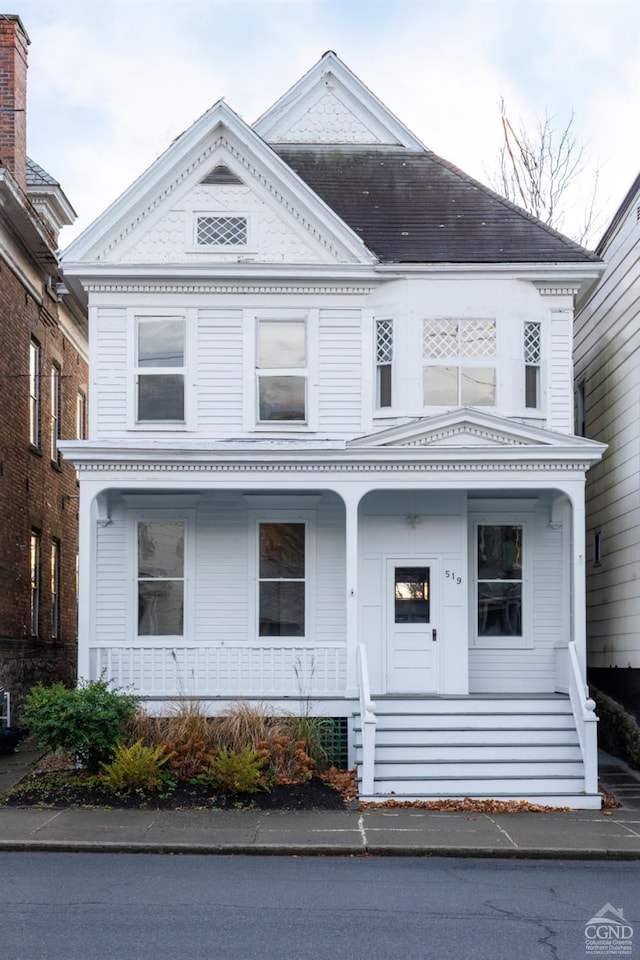 view of front of property featuring a porch