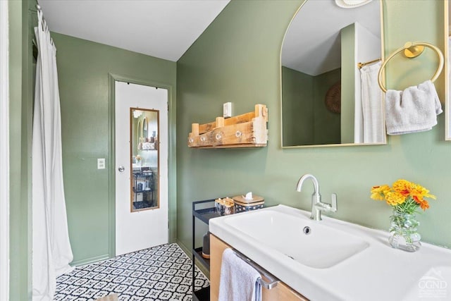 bathroom featuring sink