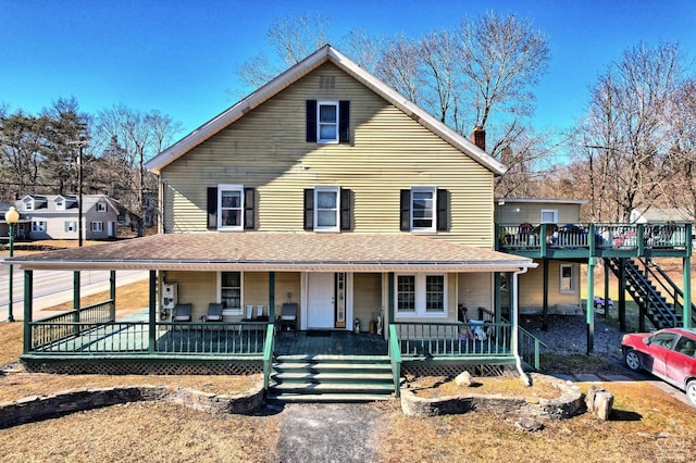 farmhouse featuring a porch