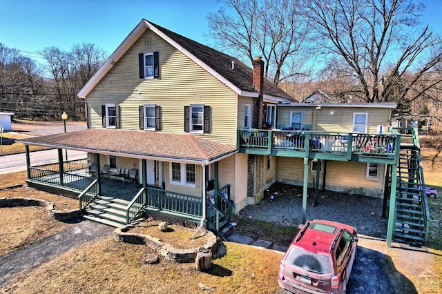 country-style home featuring a porch