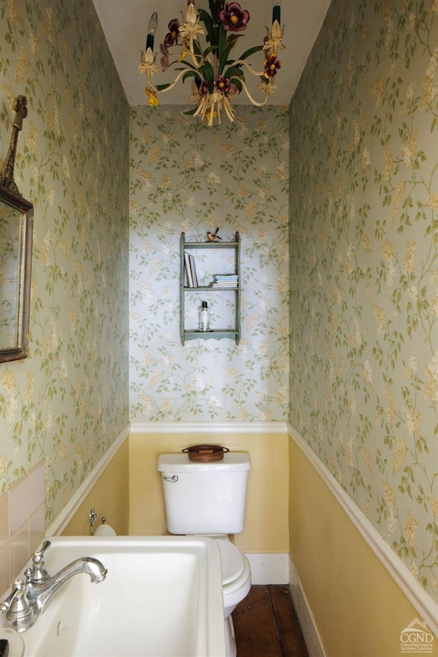 bathroom featuring tile patterned floors, baseboards, toilet, and wallpapered walls