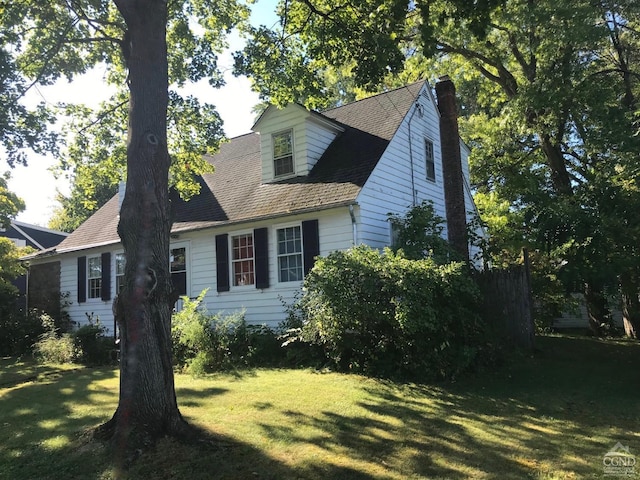 new england style home with a front lawn