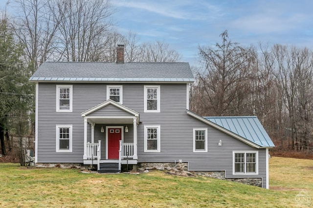 view of front of home featuring a front lawn