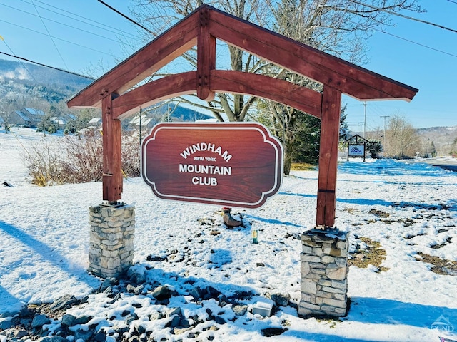 community sign with a mountain view