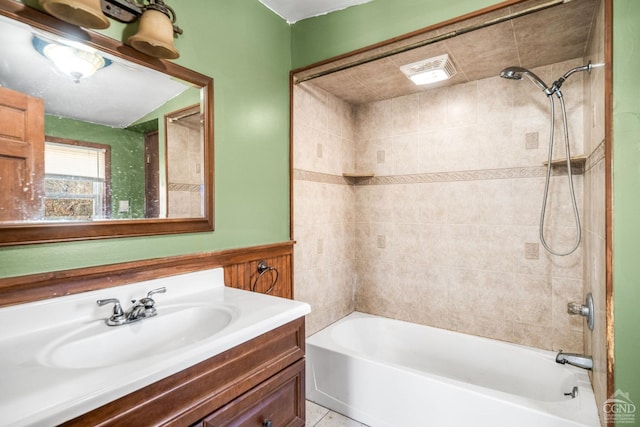 bathroom with vanity and tiled shower / bath