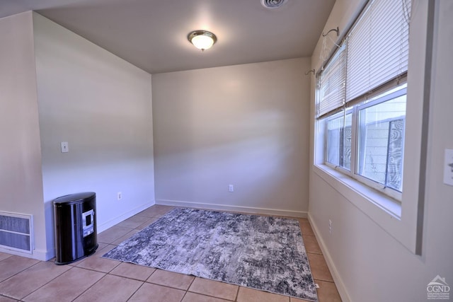 empty room featuring light tile patterned floors