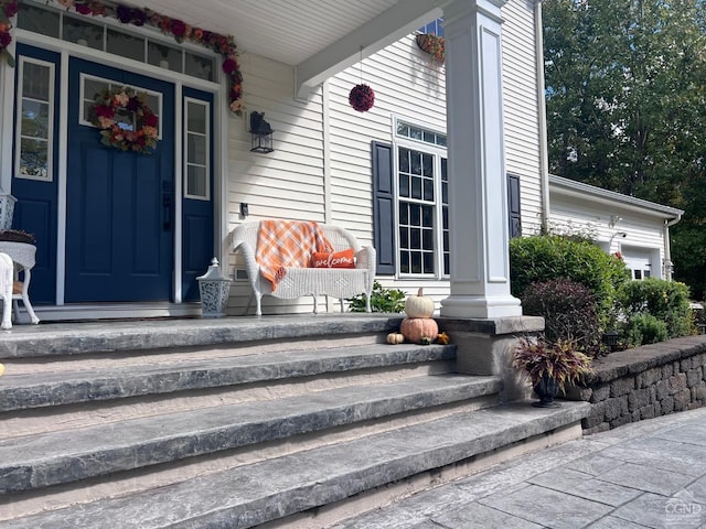 property entrance featuring a porch