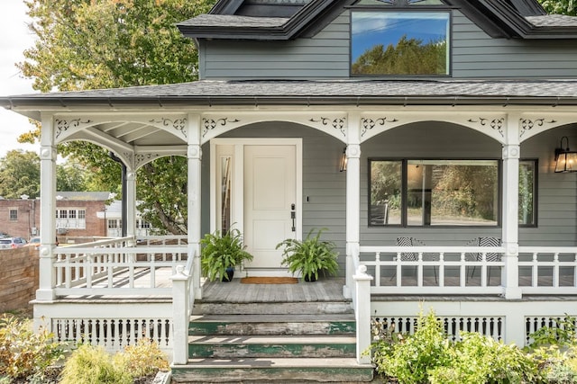 entrance to property featuring a porch