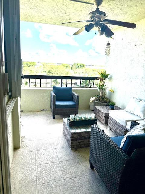 balcony featuring ceiling fan and outdoor lounge area