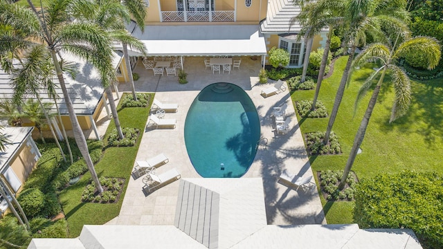 view of pool featuring a patio area, a lawn, and cooling unit