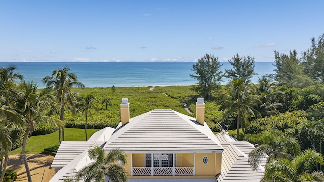 bird's eye view with a water view