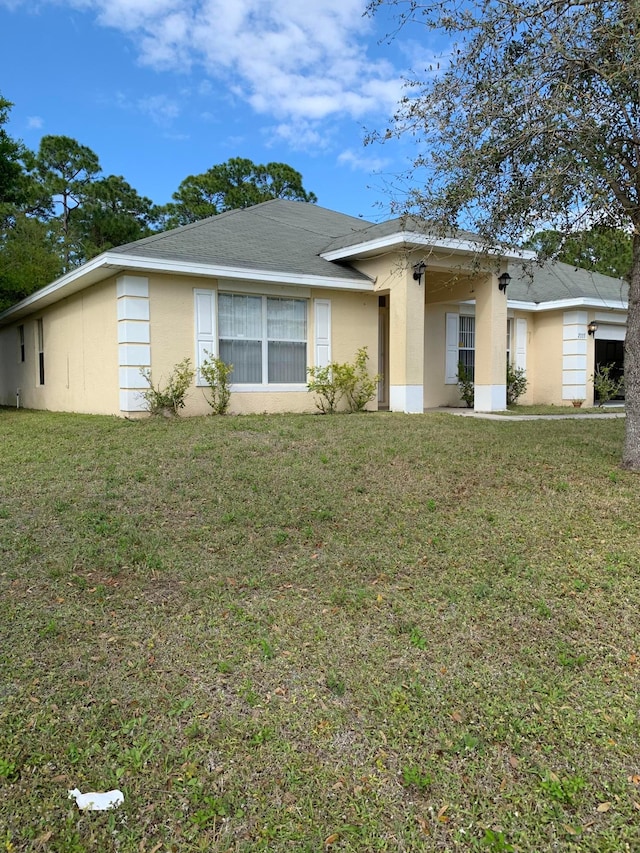 ranch-style house featuring a front lawn