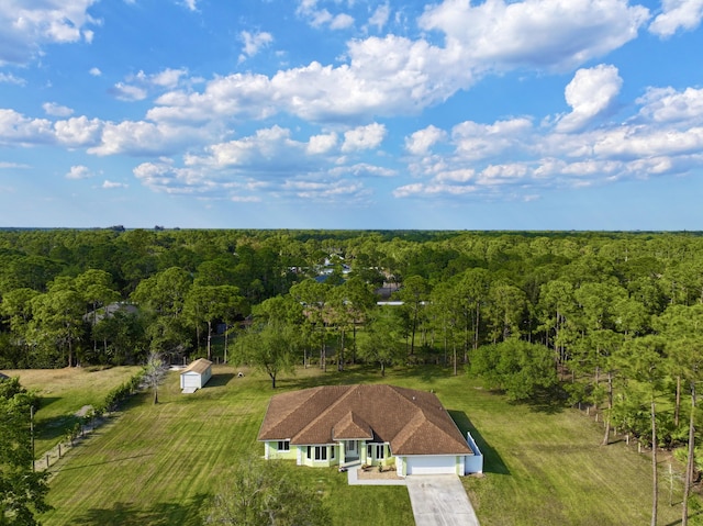 bird's eye view featuring a forest view