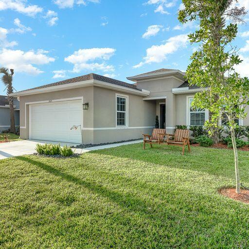 view of front facade with a front yard and a garage