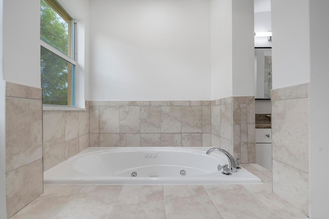 bathroom featuring tile walls