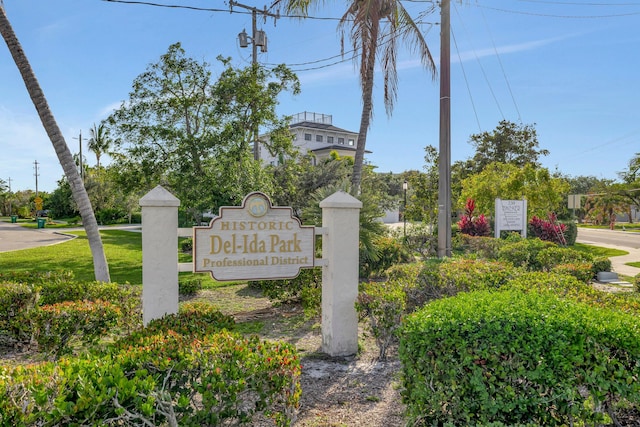 view of community / neighborhood sign