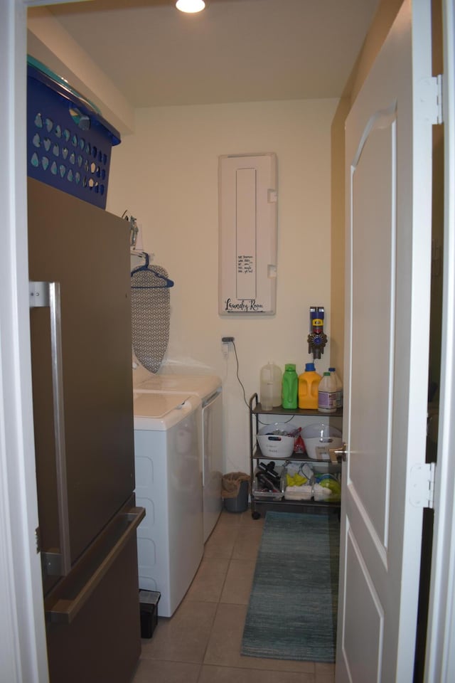 laundry room featuring light tile floors and washing machine and clothes dryer