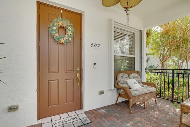 entrance to property featuring ceiling fan