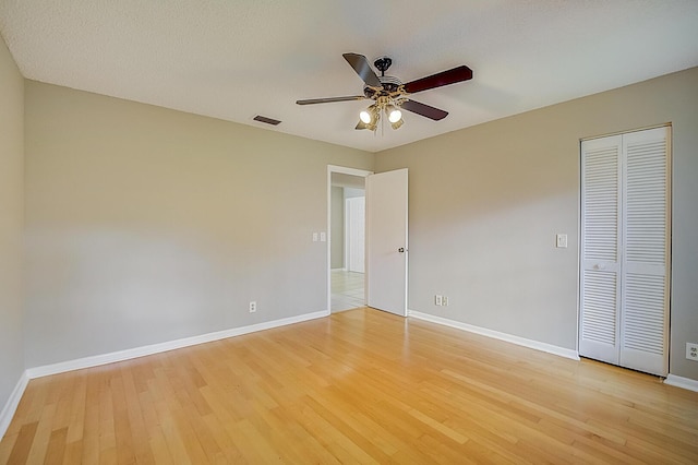 unfurnished room featuring light hardwood / wood-style floors and ceiling fan