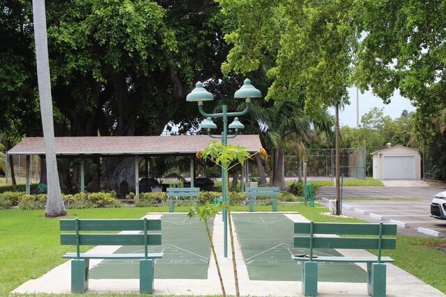 view of home's community featuring a lawn