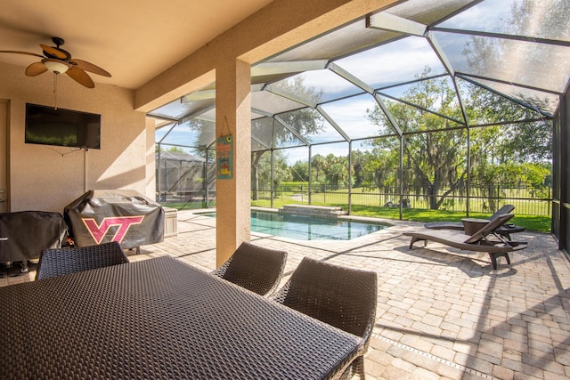 sunroom / solarium featuring ceiling fan