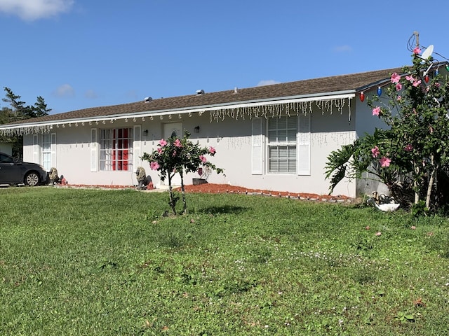 ranch-style house featuring a front lawn