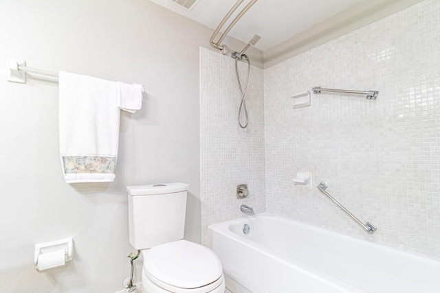 bathroom with tiled shower / bath and toilet