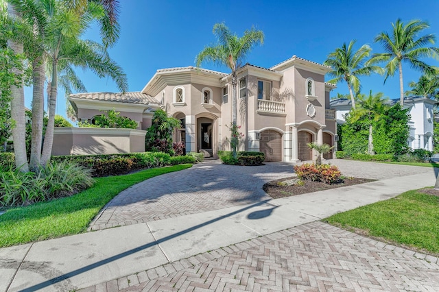 mediterranean / spanish-style home featuring a balcony