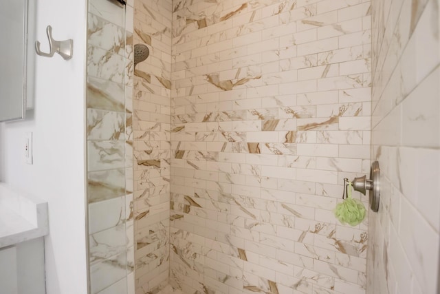 bathroom featuring a tile shower