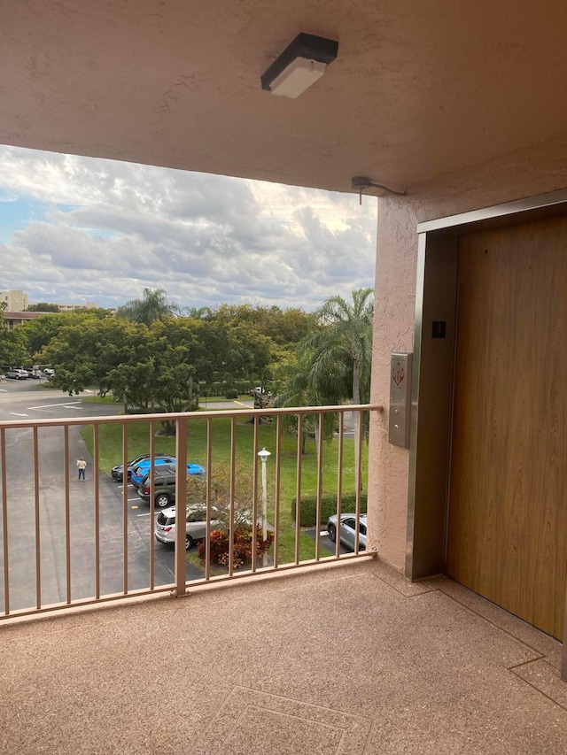 balcony featuring elevator