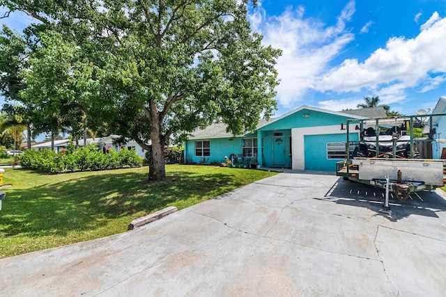 ranch-style house featuring a front yard