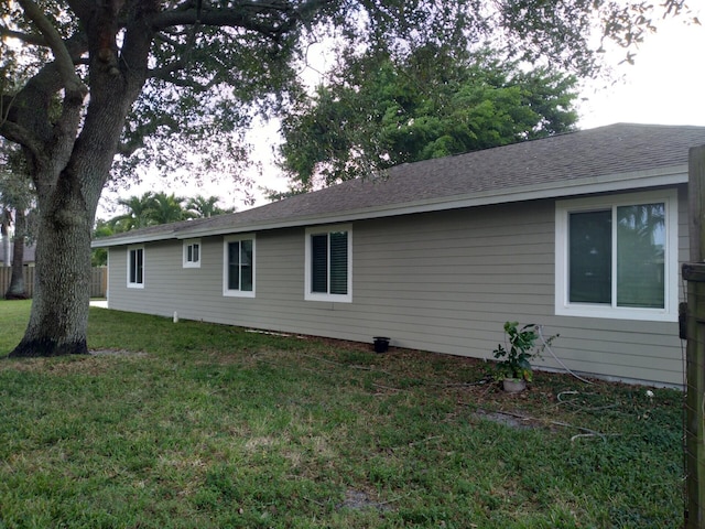 exterior space featuring a front yard