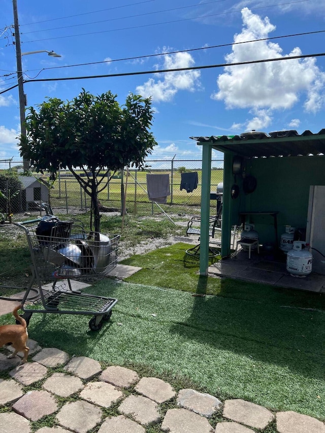 view of yard with a patio