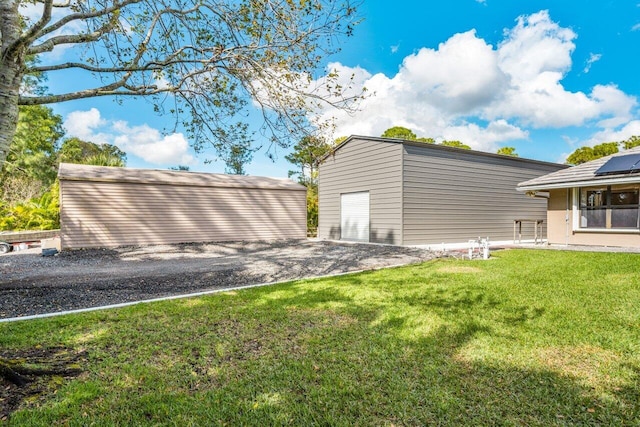 view of yard featuring an outdoor structure and a garage