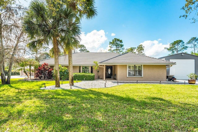 single story home featuring a front lawn