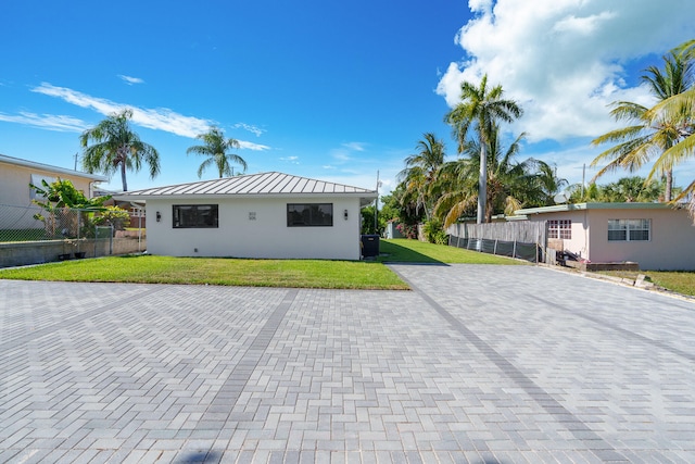 ranch-style house with a front yard