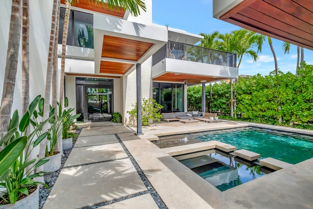 view of swimming pool with an in ground hot tub and a patio area