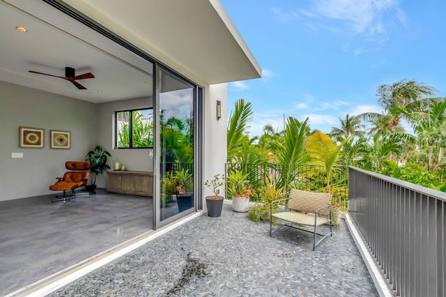 balcony featuring ceiling fan