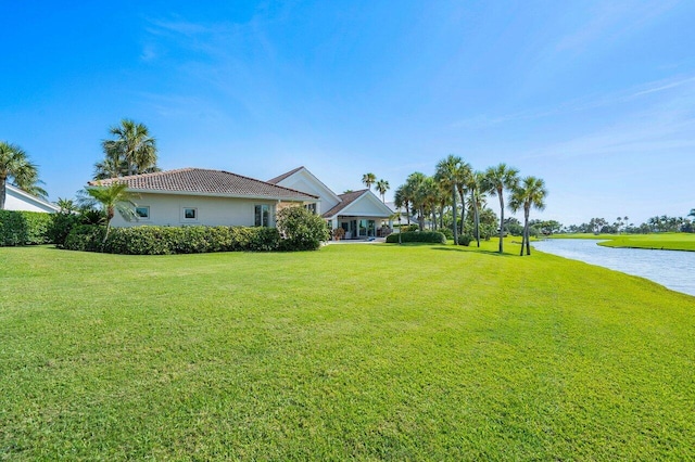 single story home with a front lawn