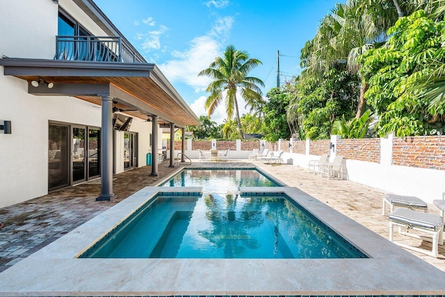 view of pool featuring ceiling fan and a patio area